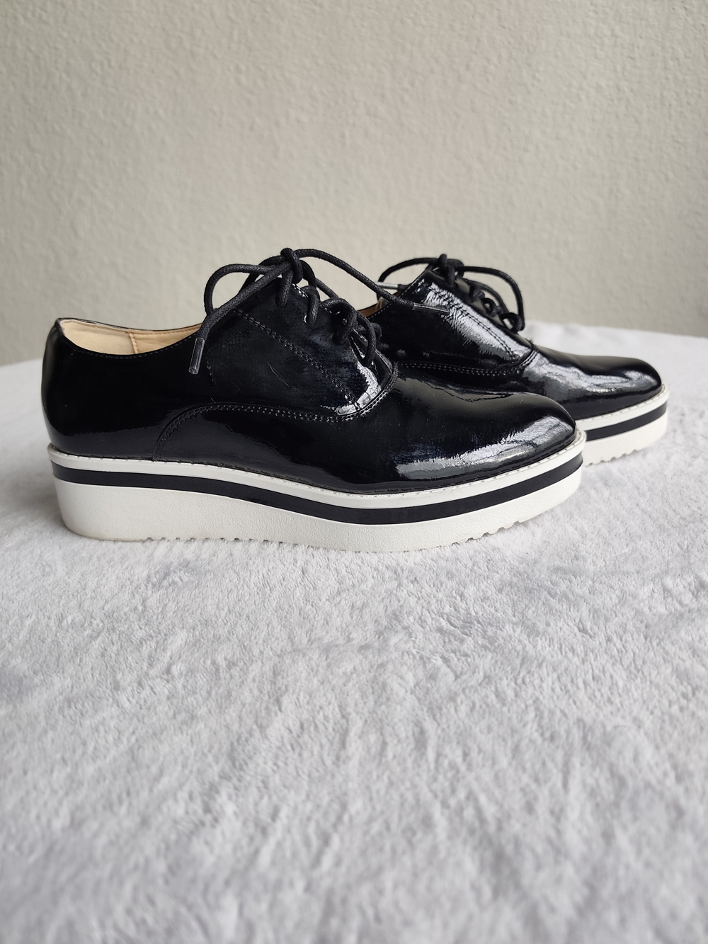 Madden Girl Platform Oxford Shoes – Women’s Size 7 – Black Patent Lace-Up